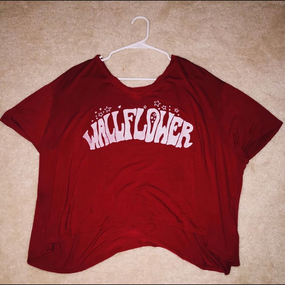 “WALLFLOWER”